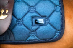 Equestrian Stockholm Jump Saddle Pad Blue Meadow Glimmer -Saddle Shop 22blue meadow jumping saddle pad hoppschabrak springschabrack spring zadeldekje on1 1