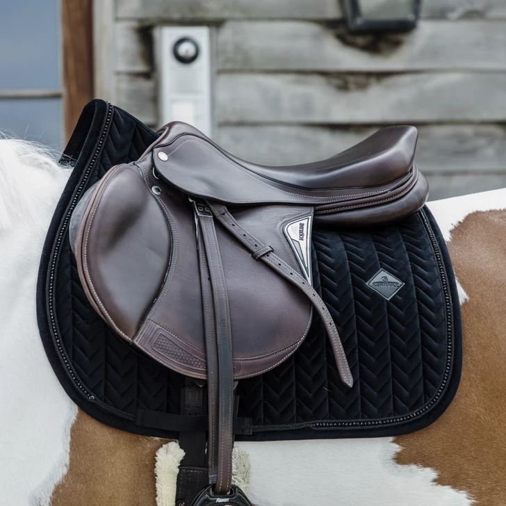 Kentucky Velvet Pearls Jump Saddle Pad Black 2 Kentucky Velvet Pearls Jump Saddle Pad Black - Image 2