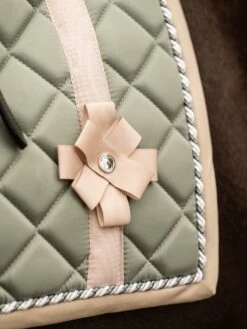 PS Of Sweden Bow Dressage Saddle Pad Thyme 7 PS Of Sweden Bow Dressage Saddle Pad Thyme -Saddle Shop Bowdressagethyme4