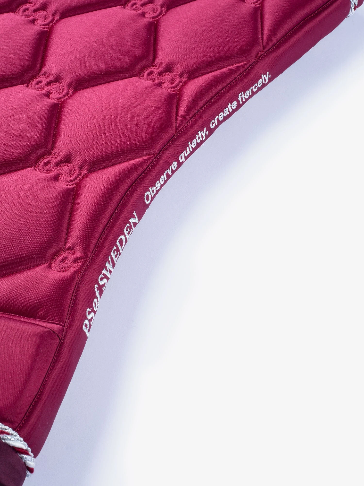 PS Of Sweden Signature Jump Saddle Pad Ruby Wine 2 PS Of Sweden Signature Jump Saddle Pad Ruby Wine - Image 2