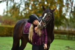 Equestrian Stockholm Dressage Saddle Pad Purple Gold -Saddle Shop aHR0cHM6Ly9lcXVlc3RyaWFuc3RvY2tob2xtLmNvbS93cC1jb250ZW50L3VwbG9hZHMvc2l0ZXMvMi8yMDE5LzA4L3B1cnBsZS1nb2xkLWRyZXNzYWdlLTItZXNzdG9ja2hvbG0uanBn