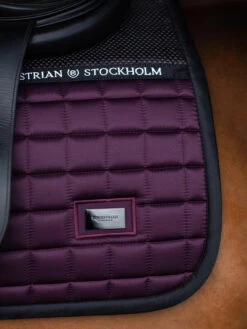 Equestrian Stockholm Jump Saddle Pad Sportive Black Raven -Saddle Shop black raven sportive jumping saddle pad hoppschabrak springschabrack spring zadeldekje hov