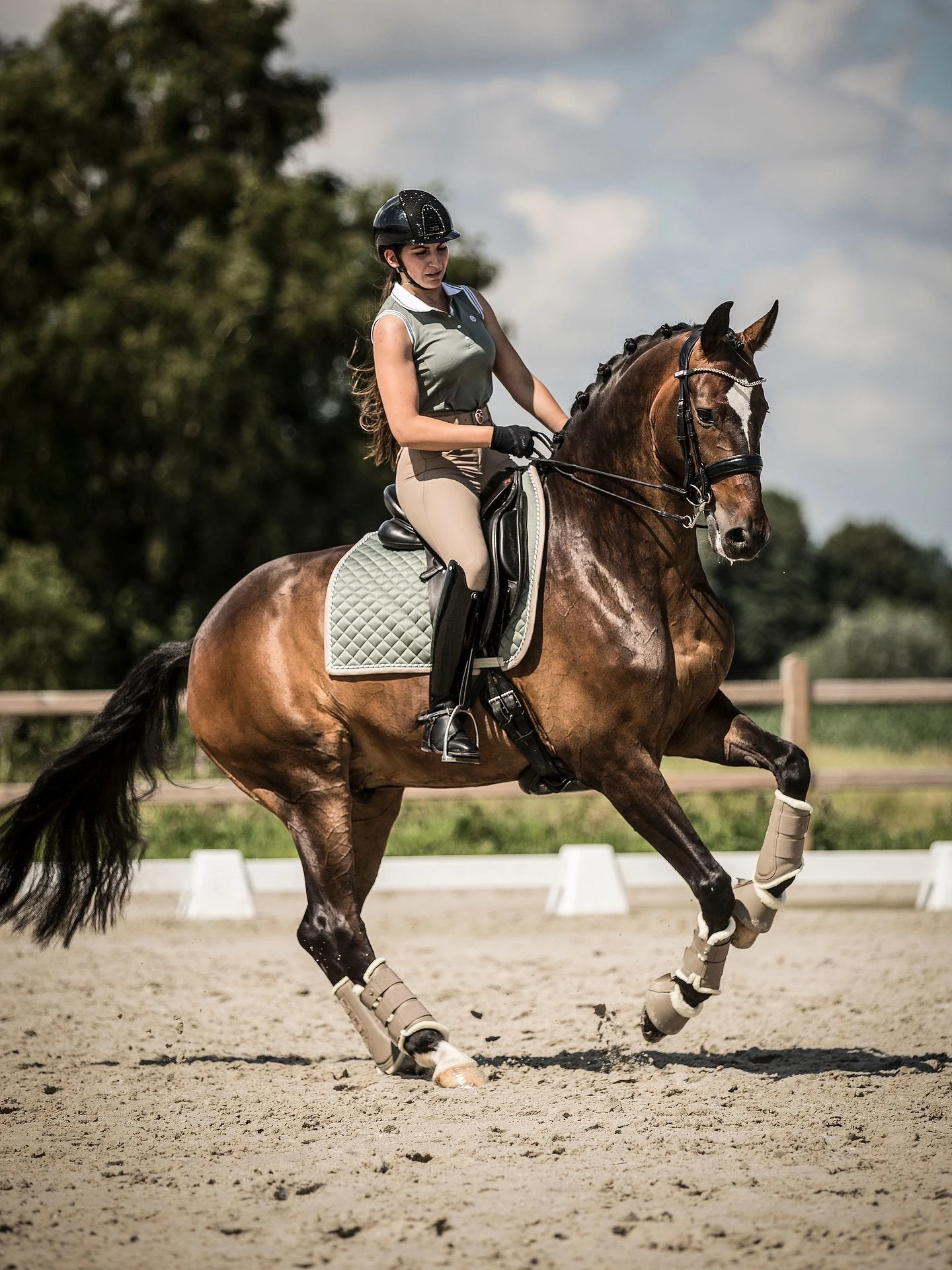 PS Of Sweden Bow Dressage Saddle Pad Thyme 4 PS Of Sweden Bow Dressage Saddle Pad Thyme - Image 4