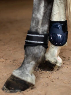 Equestrian Stockholm Anatomic Fetlock Boots Modern Tech Navy -Saddle Shop modern tech navy fetlock boots bakskydd heckschutz kogelbeschermers hov