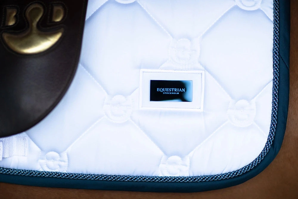 Equestrian Stockholm Jump Saddle Pad White Blue Meadow 3 Equestrian Stockholm Jump Saddle Pad White Blue Meadow - Image 3